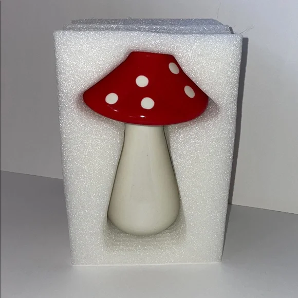 NIB Ceramic Red & White Mushroom Vase - Decorative Home Accent - Picture 2 of 6